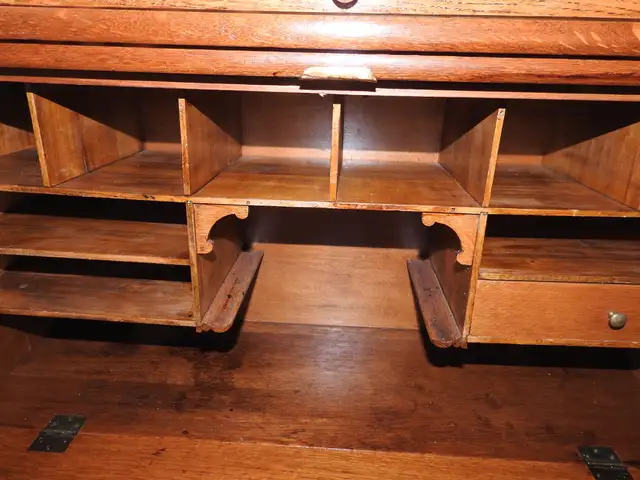 antique  oak barrister bookcase with secretary desk and drawers in Bookcases & Shelving Units in Hamilton - Image 5