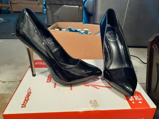 Black Jessica Simpson Heels size 6.5 in Women's - Shoes in Cambridge - Image 2