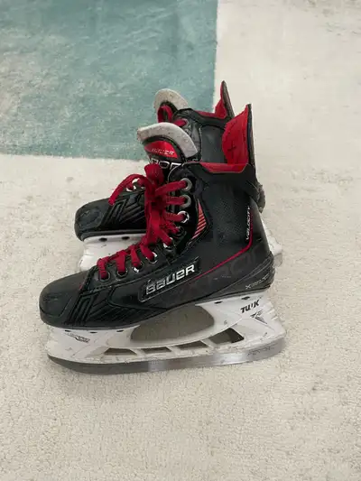 Bauer Vapor Velocity intermediate hockey skates size 4 fit 2, View more