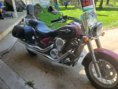 Get ready to hit the open road with this 2008 Kawasaki Vulcan 900 Classic Touring motorcycle, featur...