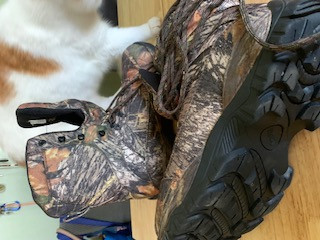 Hunting boots/ camo in Fishing, Camping & Outdoors in Belleville