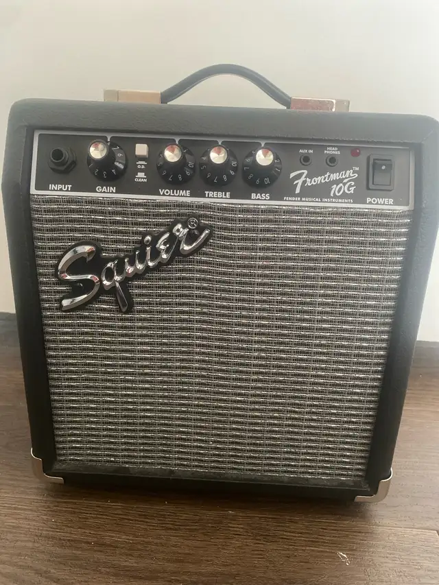 Squier Frontman 10G Electric Guitar Amp in Amps & Pedals in City of Halifax - Image 2