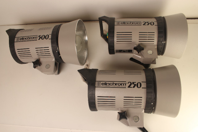 Elinchrom 250 500 Monolight Flash Head 3 Light kit in Cameras & Camcorders in City of Toronto