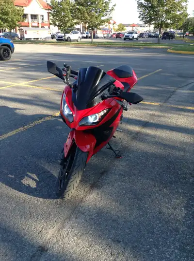 ️ Kawasaki Ninja 300 2013 – Rouge Très propre | Entretien impeccable | Prête à rouler Kilométrage :...