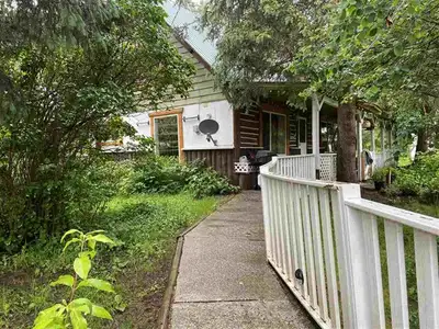 40 Acres 4 bdrm farm house with cattle facilities/fences and woods on the back. You also have a gree...