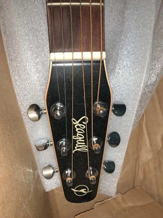 Seagull S6 Classic M-450T Electric Guitar, Almost like New $699 in Guitars in Markham / York Region - Image 11