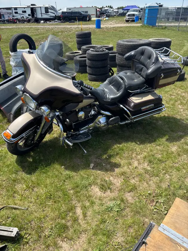 1998 Harley classic in Street, Cruisers & Choppers in Mississauga / Peel Region - Image 4