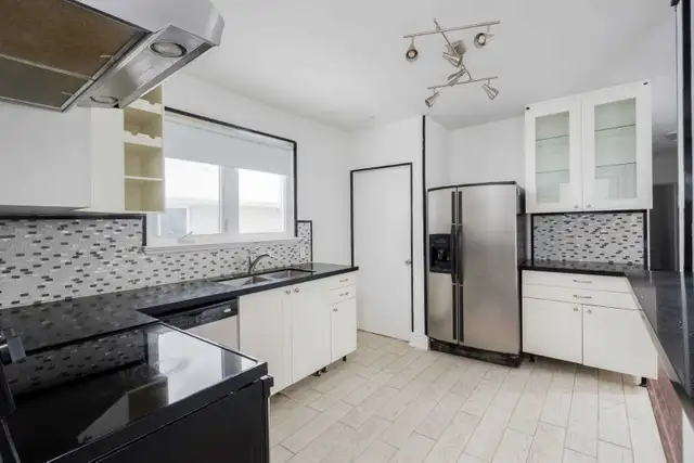 female only accomodation - newmarket - yonge and davis