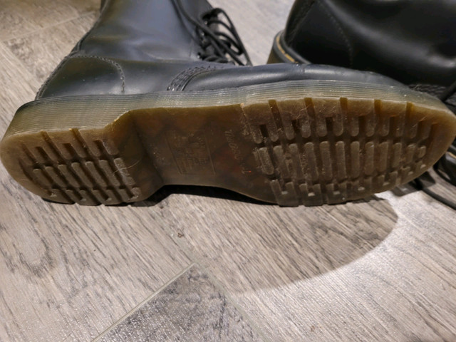Bottes Dr Martens taille 10 homme in Men's Shoes in Gatineau - Image 3