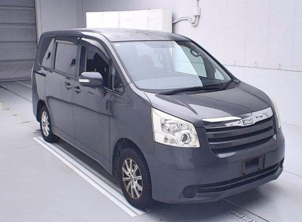 2008 Toyota Noah wheelchair van  in Cars & Trucks in Calgary - Image 2