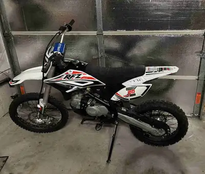 Pristine Apollo RFZ Max 2021 125cc dirt bike has a white, black, and red color scheme. This off-road...