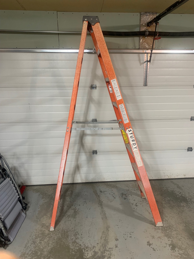 PENDING 8 FOOT FIBERGLASS STEPLADDER Ladders & Scaffolding