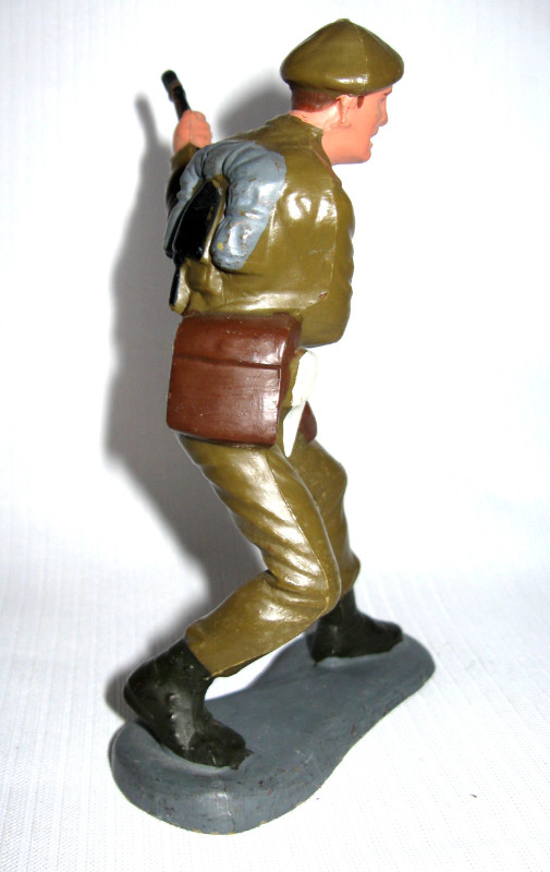 MARX WARRIORS of the WORLD SOLDAT CANADIEN WW11 SOLDIER c.1963 in Arts & Collectibles in West Island - Image 4