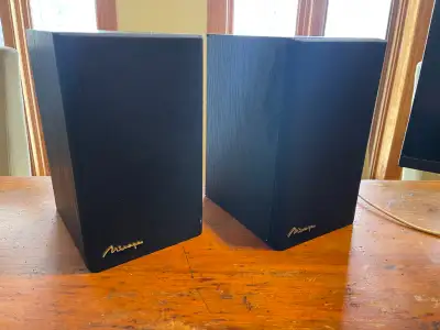 Mirage M90i Bookshelf Speakers...Made In Canada, View more