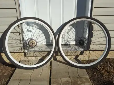 NEUF/NEW (2) Roues complètes - 700x35C - (2) Complete wheels, View more