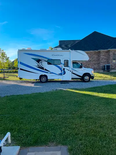 Like new origional owner 11,000 kms 22 B model,never rented,4 kw on an generator,solar panel on roof...