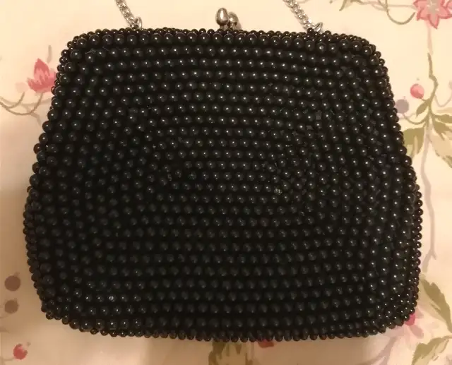 BEADED LADY PURSE WITH METAL CHAIN63771549844737121