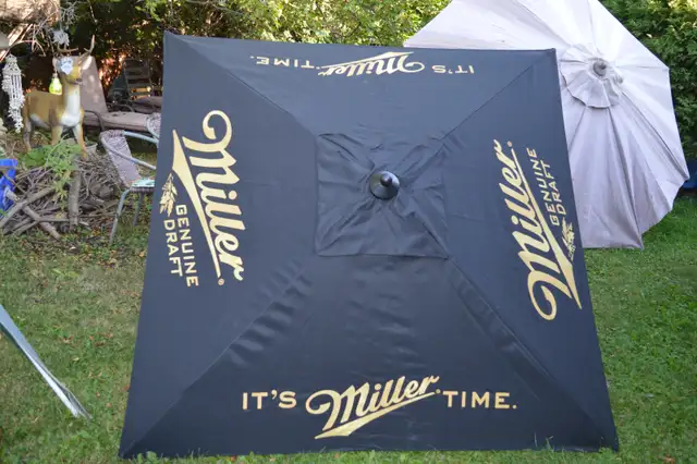 BAR UMBRELLA - Miller Genuine