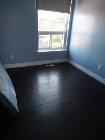 One big and very clean bedroom for for. Close to all grocery and shopping.