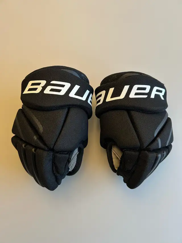 Hockey gloves in Hockey in Calgary - Image 2