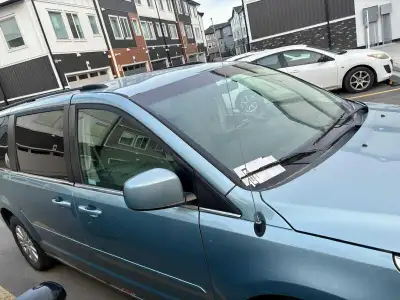 Vlkswagen Routan Year 2009 Color Blue Status Active 357291 km