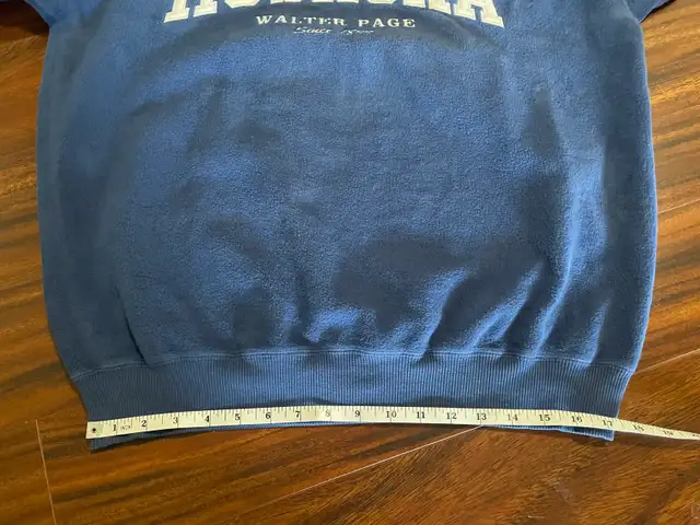Walter Page men’s medium sweatshirt, vintage Muskoka, blue in Men's in Oshawa / Durham Region - Image 7