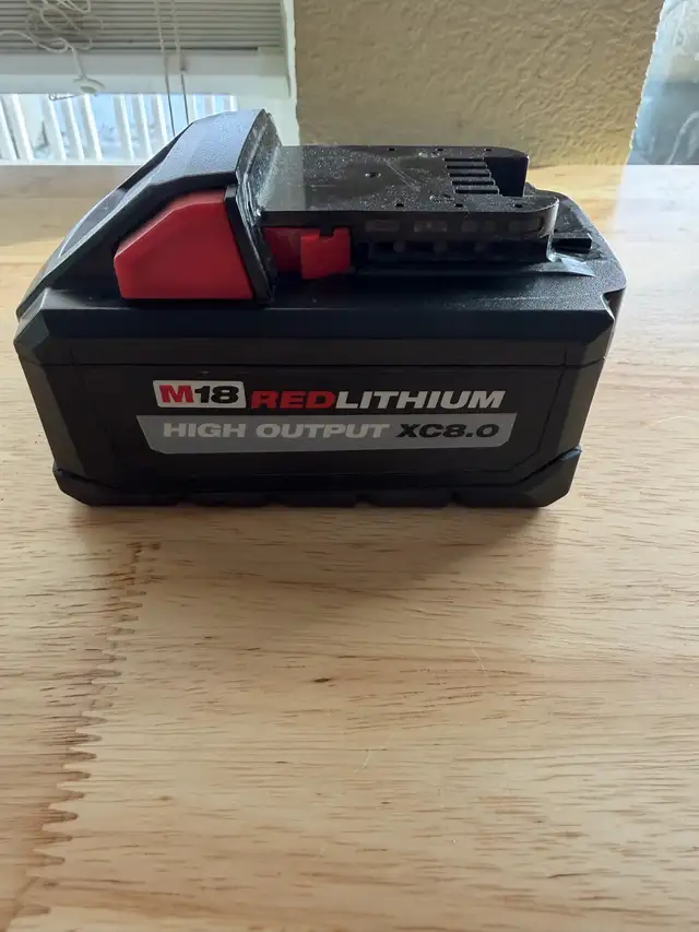 Milwaukee Battery414906790665922560