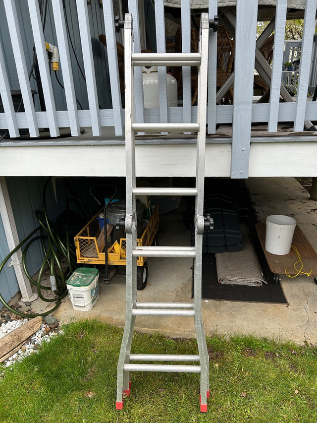 Featherlite Combo Aluminum Ladder in Ladders & Scaffolding in Comox / Courtenay / Cumberland