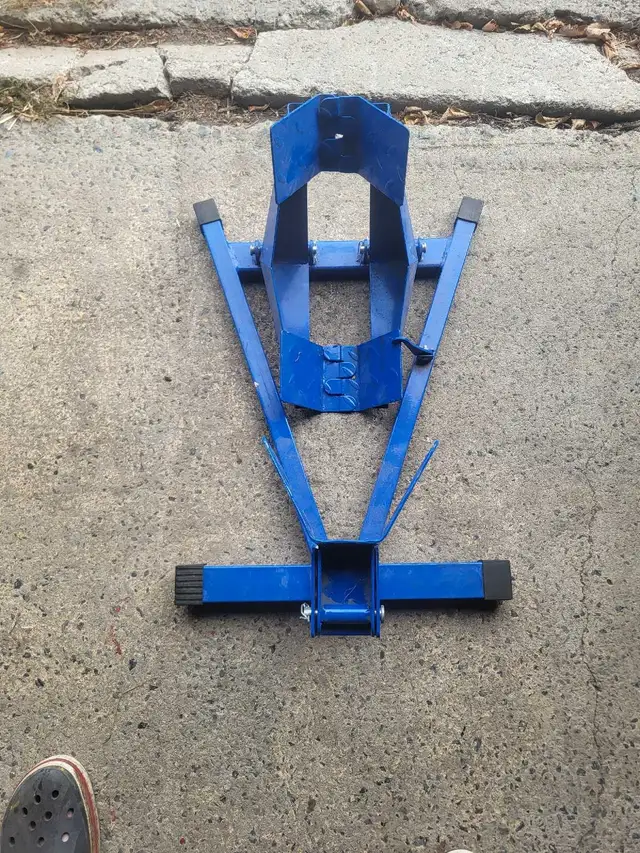 Motorcycle garage wheel chock in Street, Cruisers & Choppers in Cornwall - Image 3