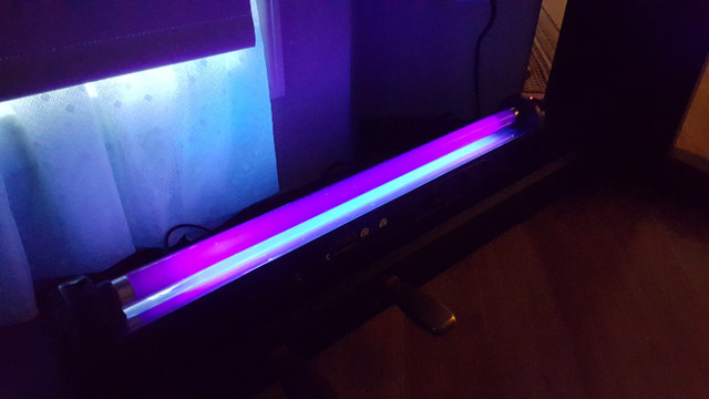 Blacklight Bar with Fixture - $40 in Indoor Lighting & Fans in Calgary - Image 4