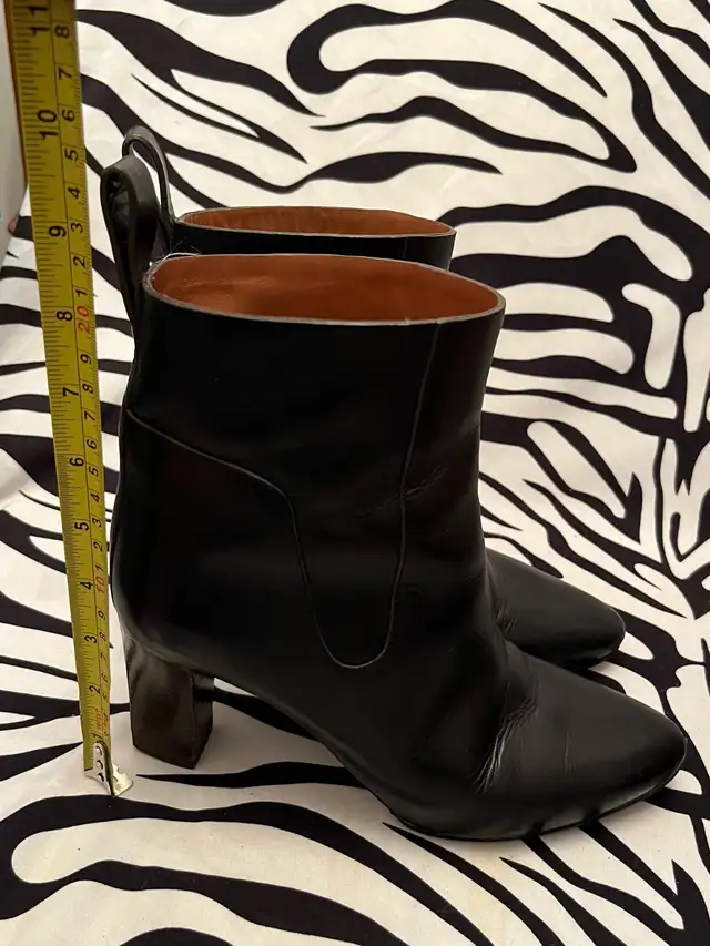 Chloé Black Leather Boots Women’s Size 38 in Women's - Shoes in City of Toronto - Image 9