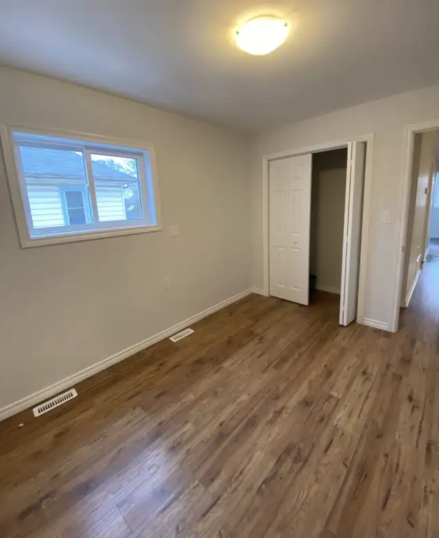 Spacious Student Rental Great for All Sizes Of Groups in Room Rentals & Roommates in Peterborough - Image 10