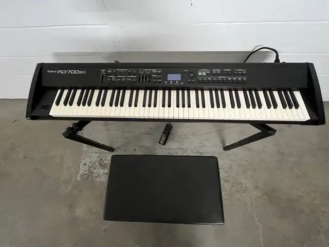 Roland RD-700SX 88-Key Digital Stage Piano in Pianos & Keyboards in City of Halifax - Image 2