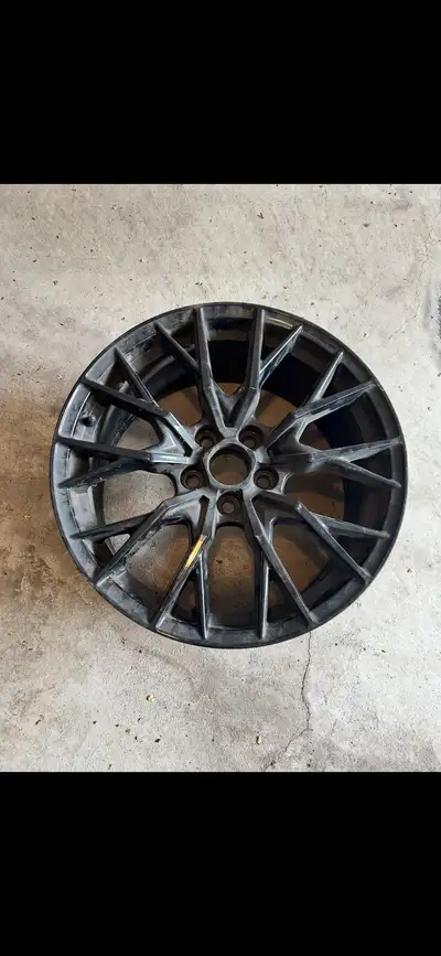 18 inch rims 5x114.3 bolt pattern, previously used on a Toyota CHR. Set of 4 available