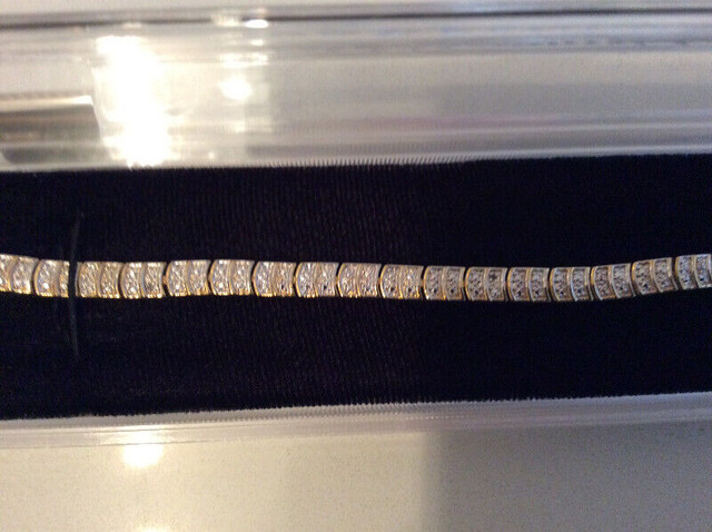 Bracelet in Jewellery & Watches in St. Albert - Image 2