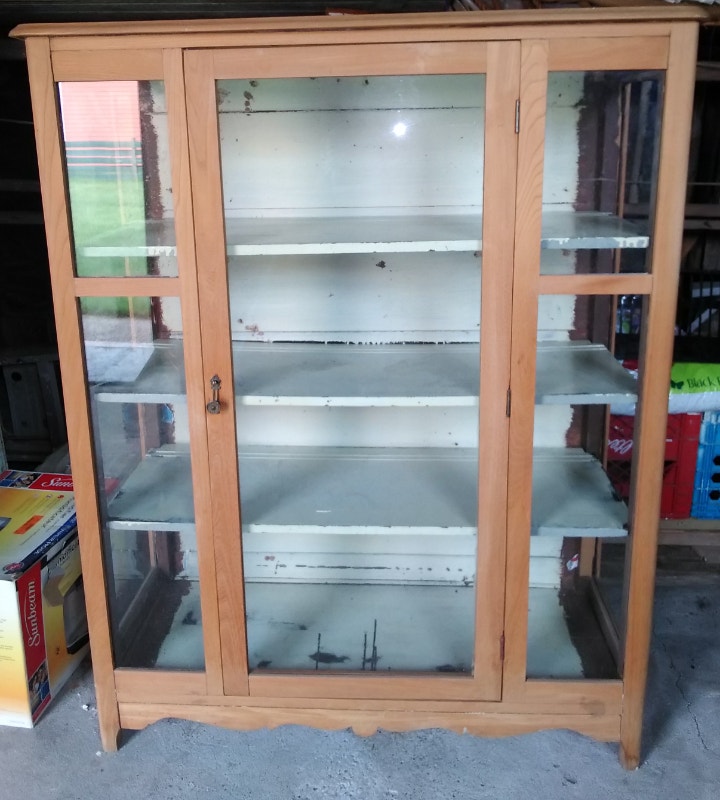 ANTIQUE ARMOIRE VAISSELIER EN BOIS. FAÇADE ET CÔTÉS VITRÉS Buffets et