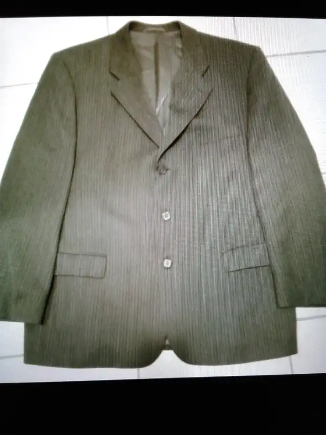 Men's 48R suit blazer for $15 in Men's in City of Toronto - Image 3