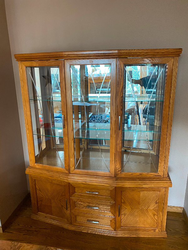 Vintage China oak cabinet and hutch in Hutches & Display Cabinets in Winnipeg - Image 2