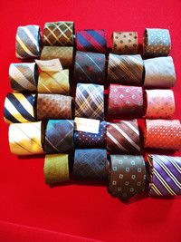 Lot of 25 Ties * 150$ * Lot de 25 Cravates