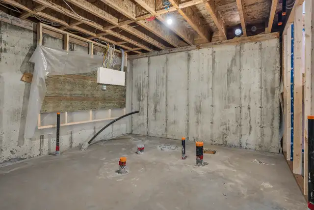 Lakefront Home and Lots For Sale in Saskatchewan in Houses for Sale in Regina - Image 11