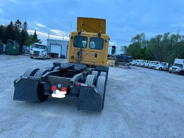 2015 Freightliner cascadia for sale with work in Heavy Trucks in Hamilton - Image 5