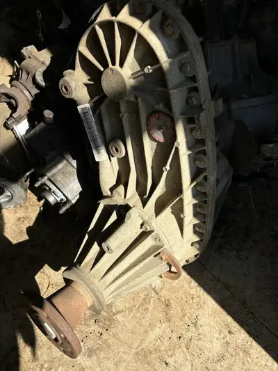 Electronic Shift 273F Ford Transfer Case Came out of an 09 F350 Fits 2003-2010 Models 201xxxkm $600....