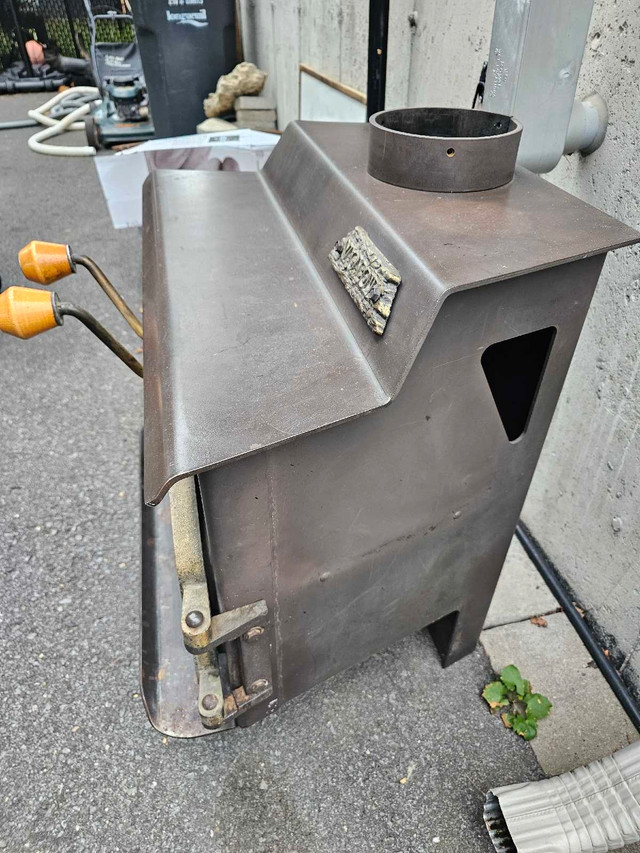Poêle à bois Vacabond pour challet dans Foyers & bois de Chauffage  à Longueuil/Rive Sud - Image 2
