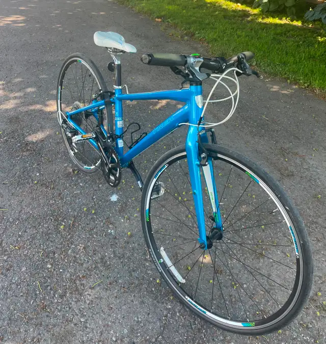Ladies Trek 7.5 Bike in Road in Truro - Image 3