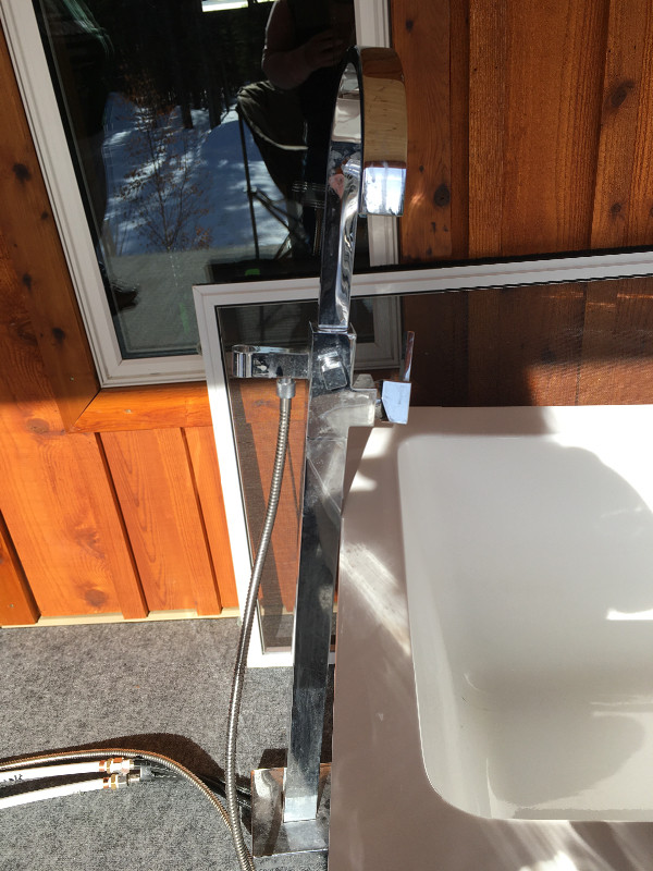 Used freestanding tub and faucet in Plumbing, Sinks, Toilets & Showers in Whitehorse - Image 4