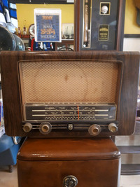 Phillips Vintage Radio