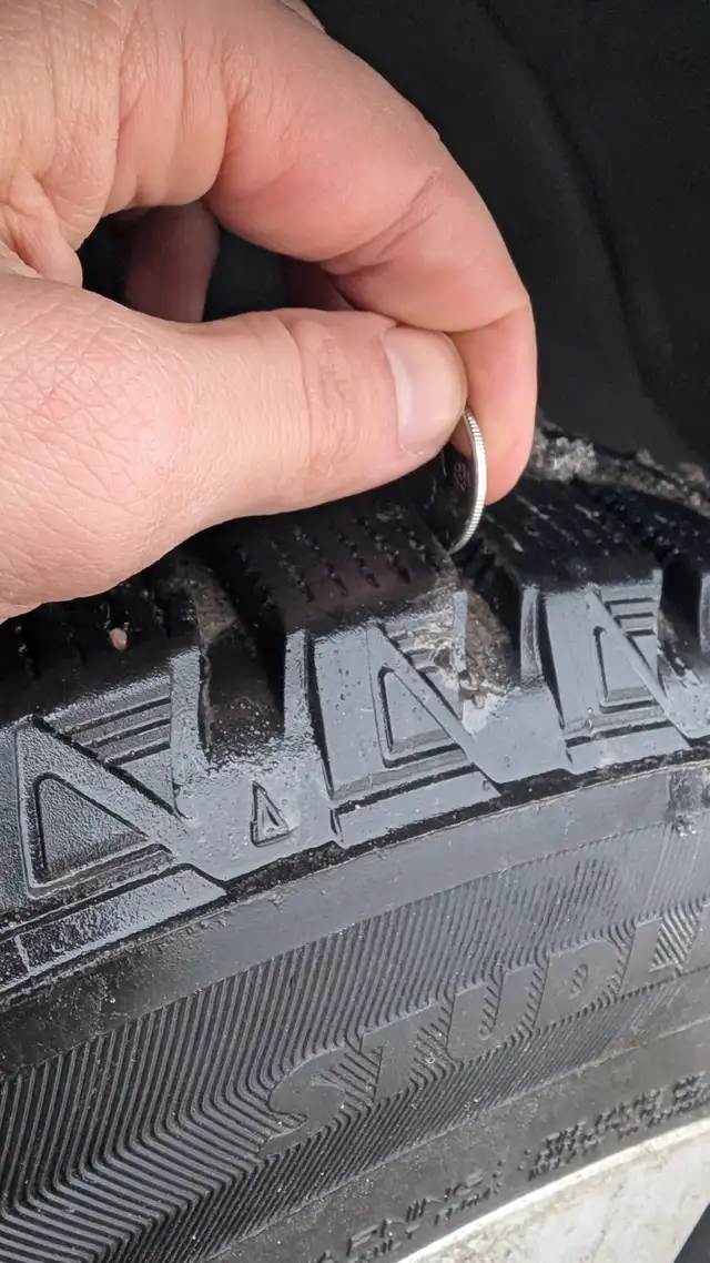 Bridgestone Blizzak 235/50/R18 - Used Winter Tires Set of 3 in Tires & Rims in Ottawa - Image 4