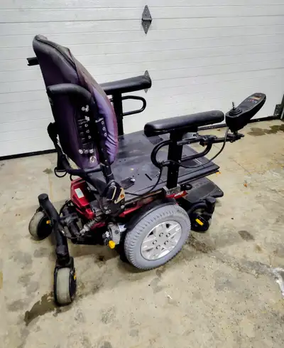 Quantum Edge HD electric wheelchair. I picked this up on the roadside and took it home (as one does)...