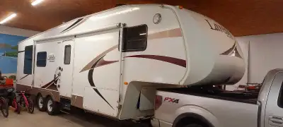 -always stored heated, indoors -purchased new, used 2 to 3 weeks/year -Air360 Winegard wifi -4 Troja...