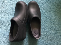  Black ‘Crocs’ Unisex ‘nursing/healthcare’ shoe - size 9W
